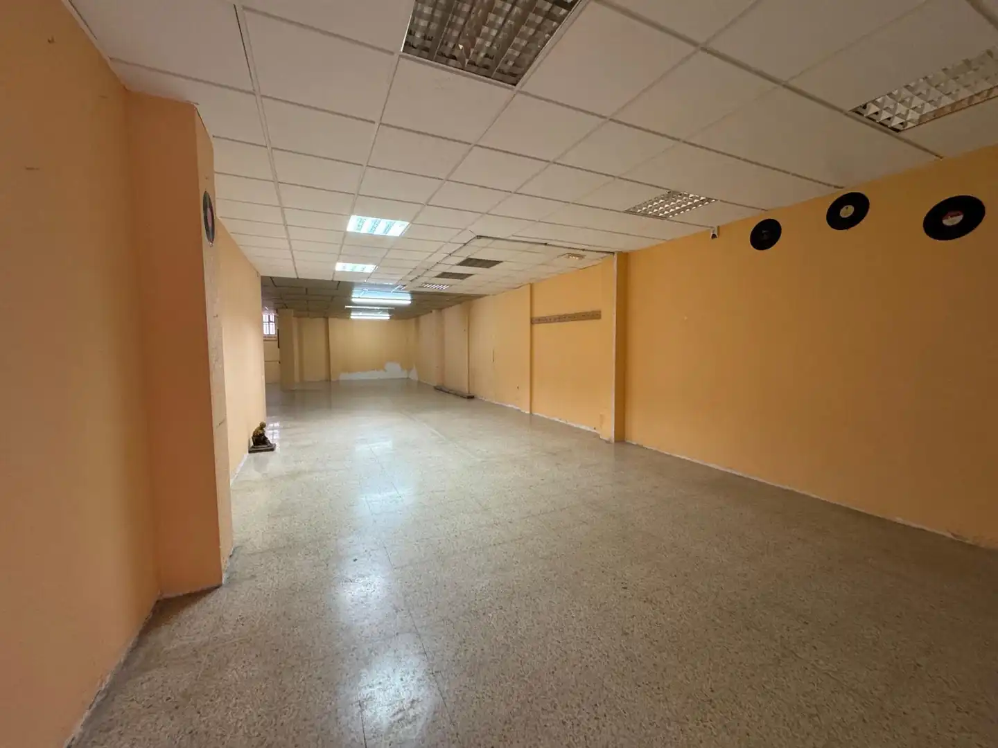 Local comercial en  Carrer de la Duquessa de la Victòria 28 - Foto 2
