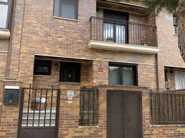 Casa adosada en  Calle Fuente de la Fama 6 - Foto 1
