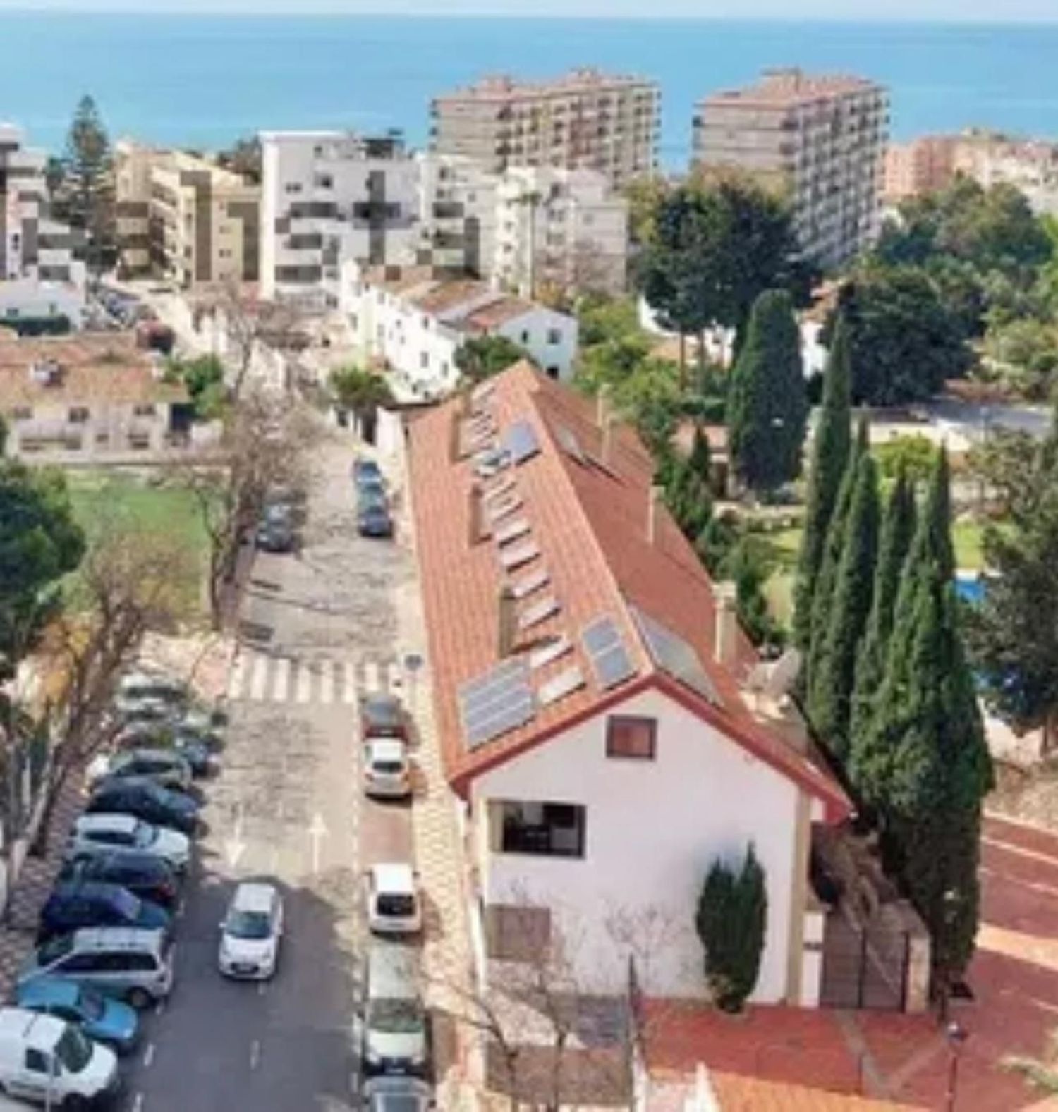 Chalet adosado en Avenida de los Abedules, 19 - Foto 1