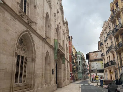 Piso en calle de la Corona, 28