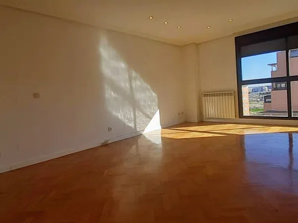 Piso en calle de la Sierra de Atapuerca, 31