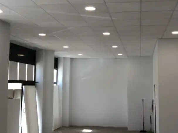 Local comercial en  Avenida Víctimas del Terrorismo 1 - Foto 2