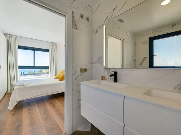 Chalet adosado en Ronda 8 de Març - Foto 4
