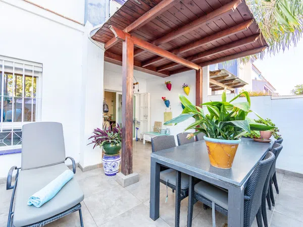Chalet adosado en Avenida Virgen del Rocío, 20 /22 - Foto 14