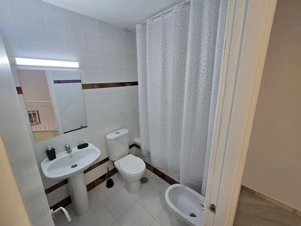 Chalet pareado en Gines - Foto 3