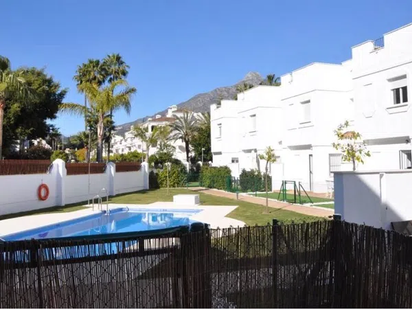Chalet adosado en Urbanización Los Naranjos de Marbella, 1 Manzana