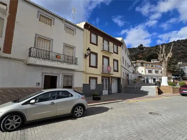 Casa adosada en  Calle Calesera 19 - Foto 1