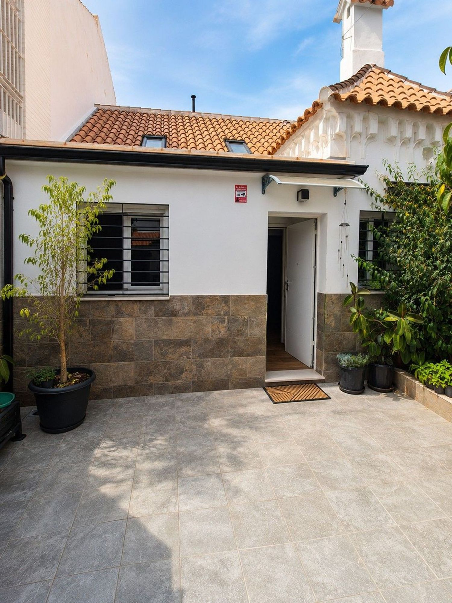 Chalet adosado en Calle Arquitecto Gonzalo Iglesias - Foto 2