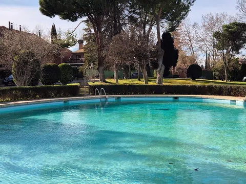 Chalet adosado en calle de la Fuente del Rey, 29