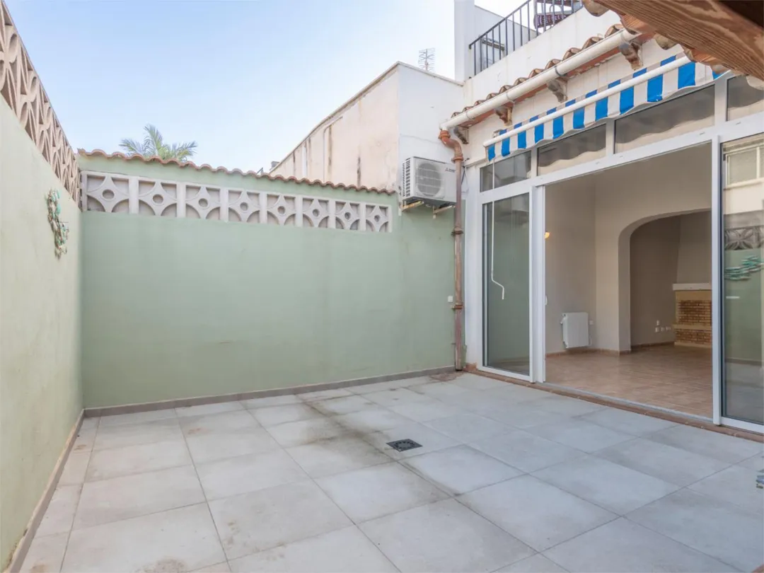 Casa adosada en  Carrer de la Palmera 23 - Foto 4