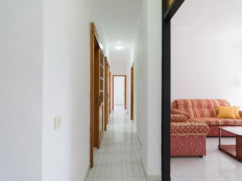 Piso en mesa y López, 63