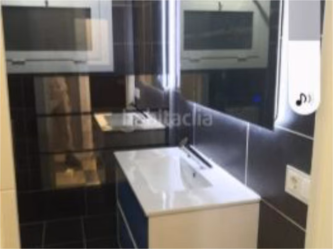 Casa adosada en  Carrer Viladomat 18 - Foto 4