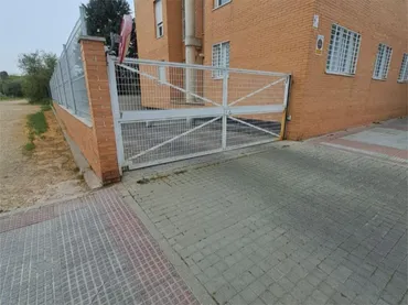 Piso en  Avenida Carmen Laforet 7 - Foto 4