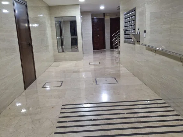 Piso en avenida la Calesera, 3