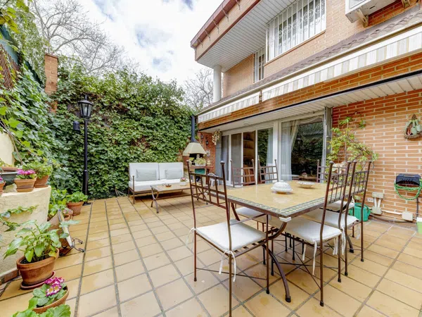 Chalet adosado en Barrio Valdezarza - Foto 5