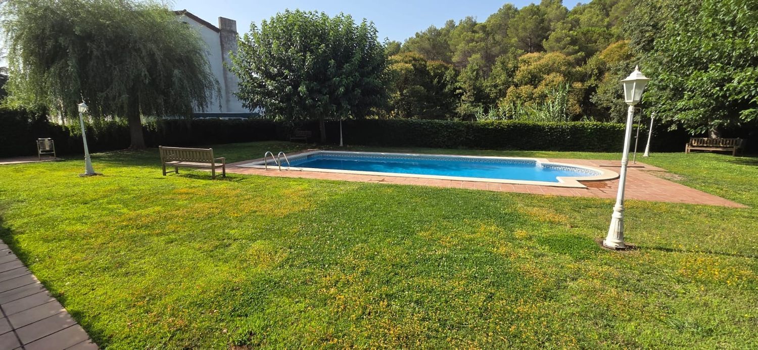 Chalet adosado en Begues - Foto 3