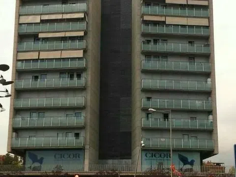 Piso en calle de la Independència, 2 - Foto 1