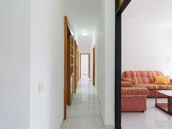 Piso en mesa y López, 63