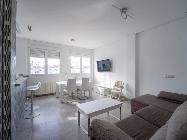 Piso en calle de Cadis, 60