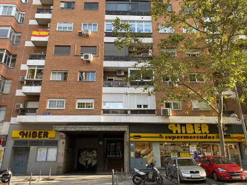 Piso en calle Clara del Rey, 12