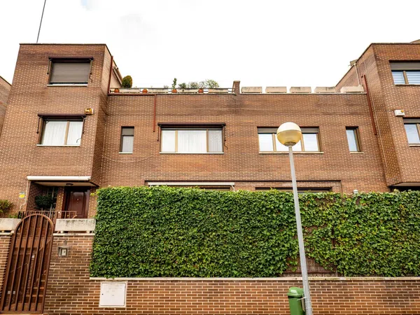 Chalet pareado en calle de Bueso de Pineda, 62