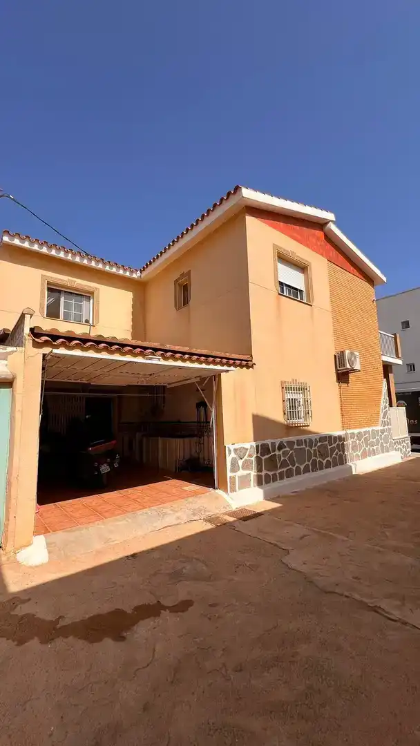 Planta baja en  Calle Isla Margarita 7 - Foto 2