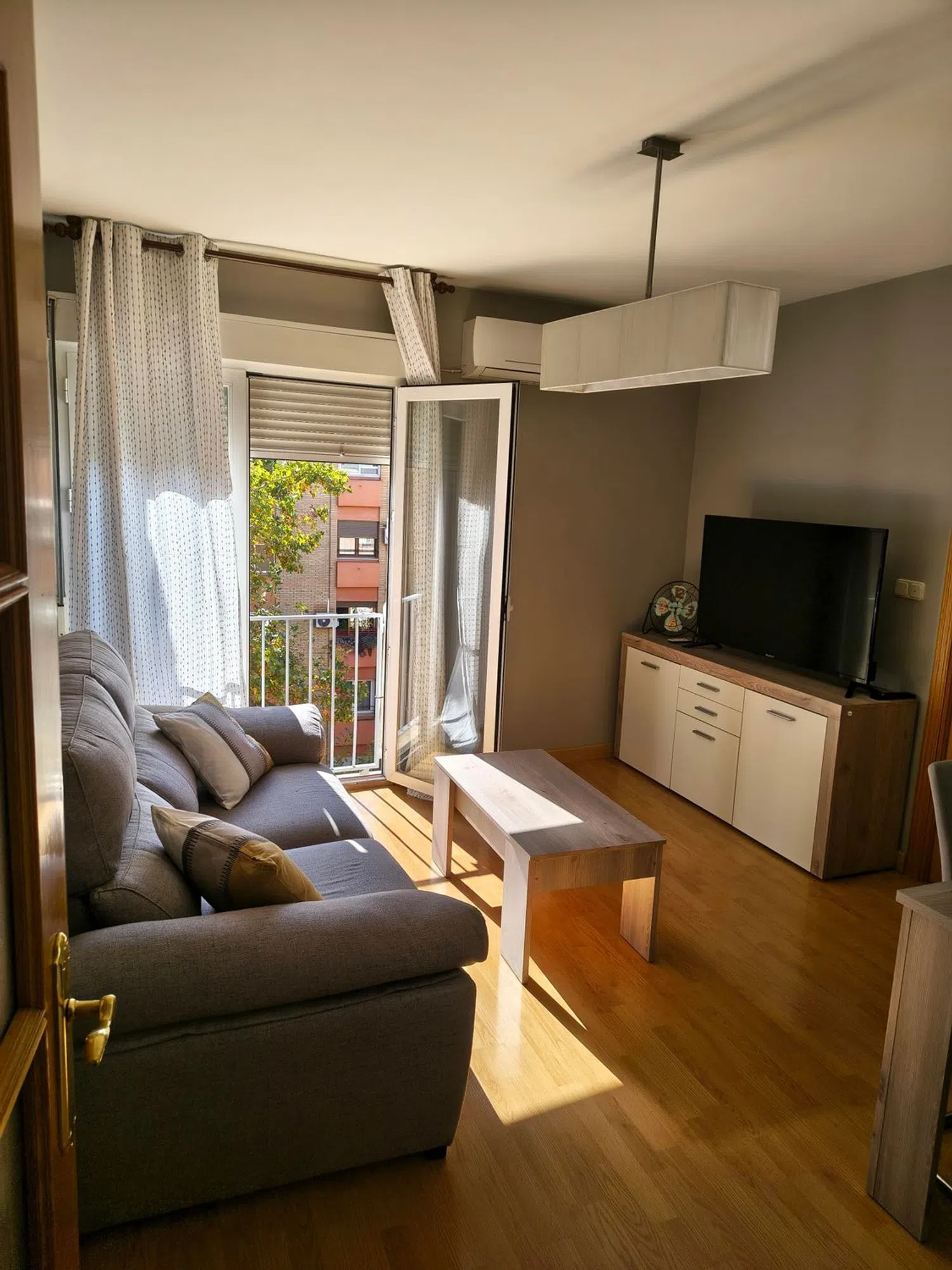 Piso en avenida de las Fuerzas Armadas, 8 - Foto 1