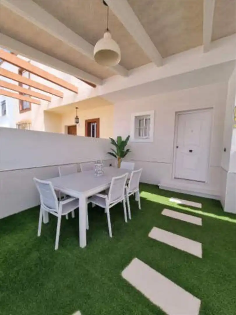 Chalet en Urbanización la atalaya - Foto 4