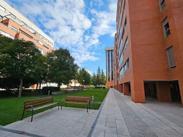 Piso en calle de Caleruega, 90