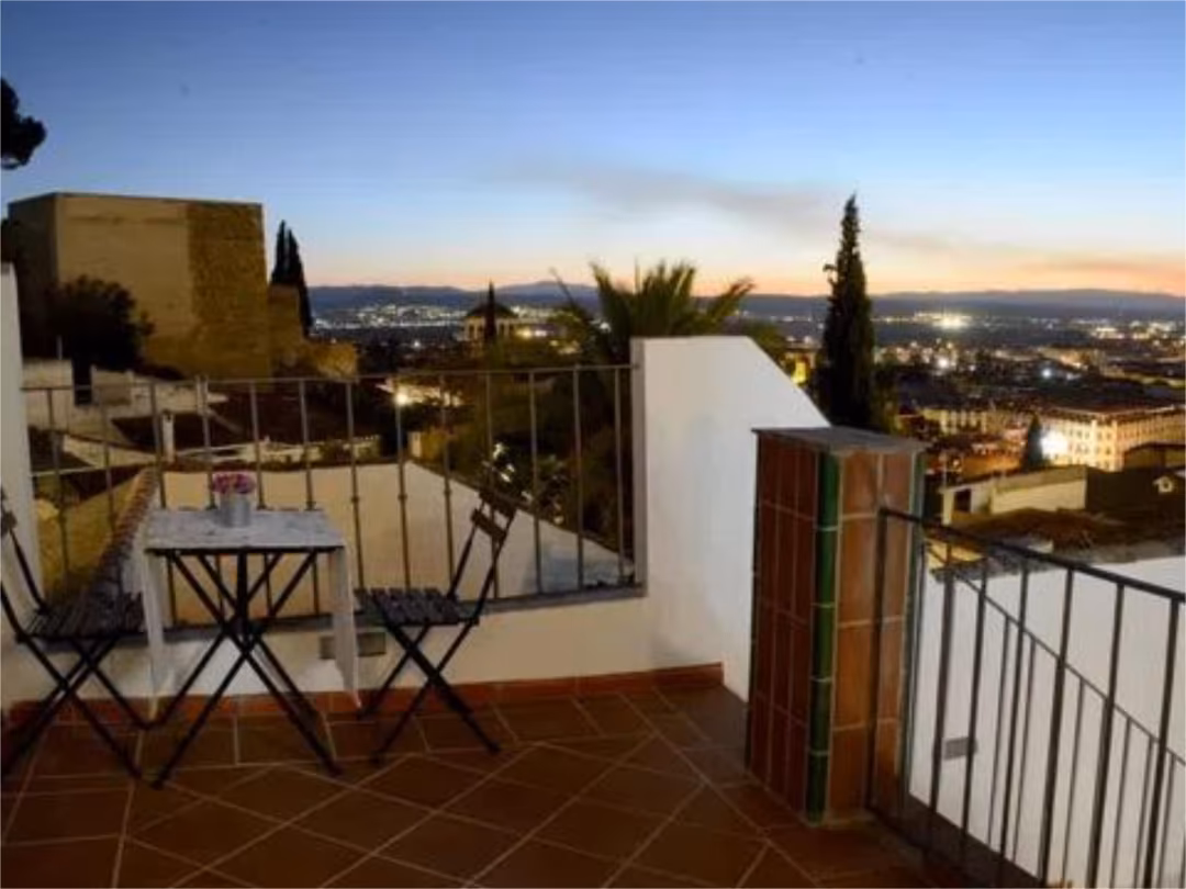 Casa adosada en  Cuesta de San Cristóbal 7 - Foto 2