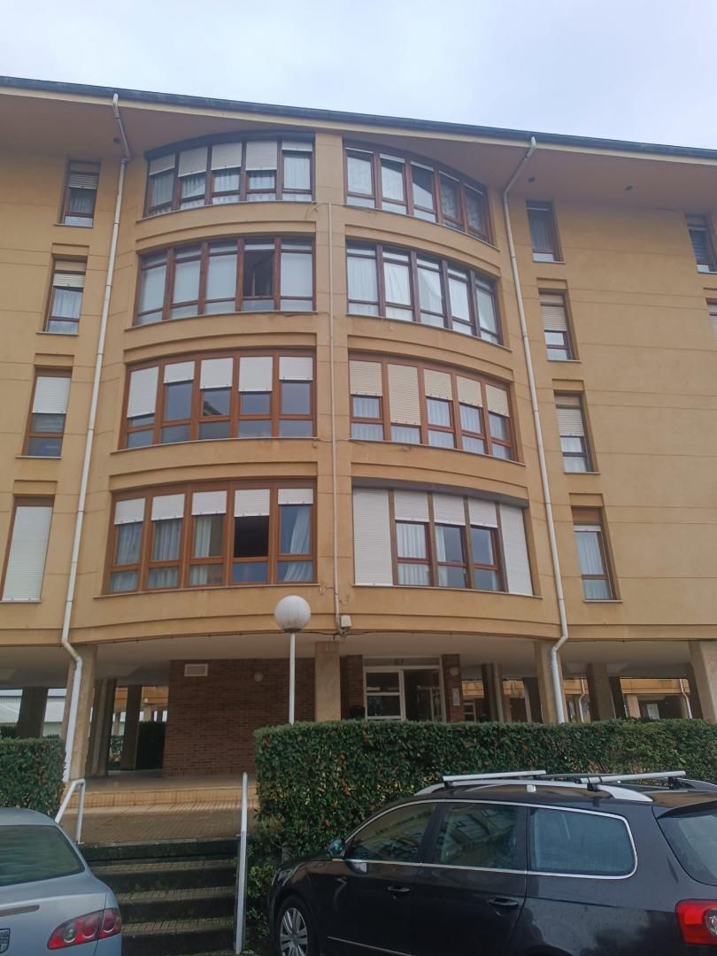 Piso en  Calle Manuel Pombo Angulo 12 - Foto 1