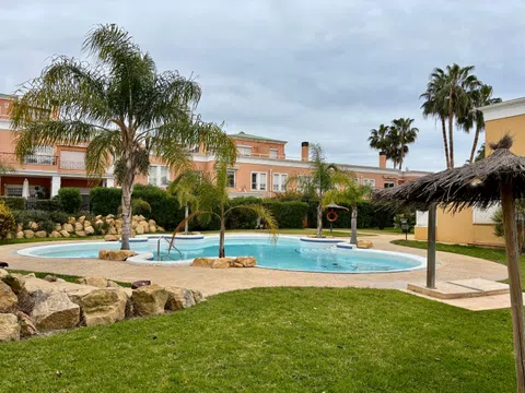 Chalet adosado en avenida Pintor Pérez Gil, 3