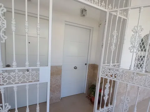 Casa independiente en calle Decano Salvador Barroso, 16