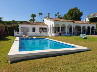 Casa adosada en Las chapas Marbella - Foto 1
