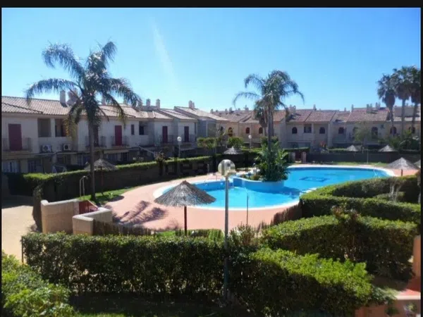 Chalet pareado en Avenida Nuevo Oasis del Sur s/n - Foto 1