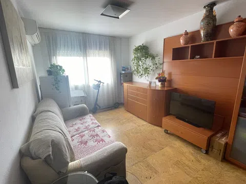 Piso en calle de Girona, 335