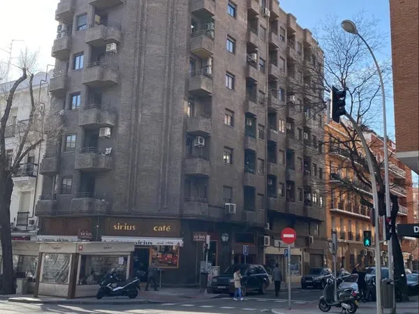 Estudio en calle de Ramiro Ii, 1