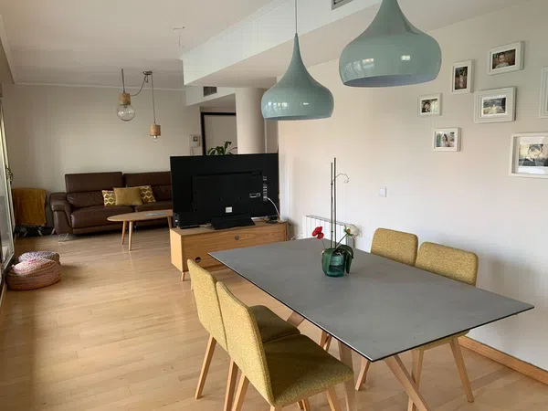 Piso en calle de la Reina Violant, 5