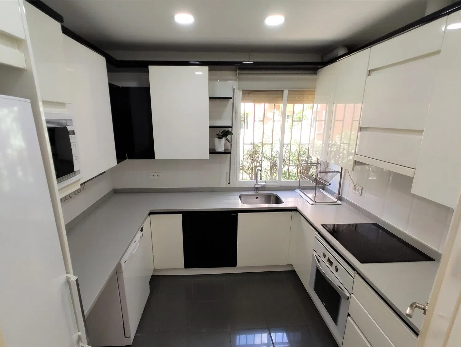 Piso en calle de la Infanta Mercedes, 12 - Foto 19