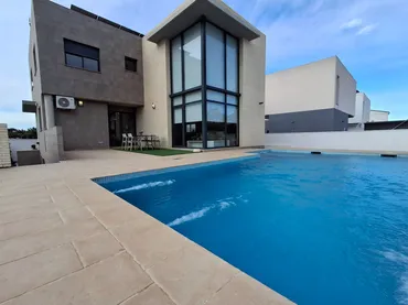 Chalet en La Pobla de Vallbona - Foto 1