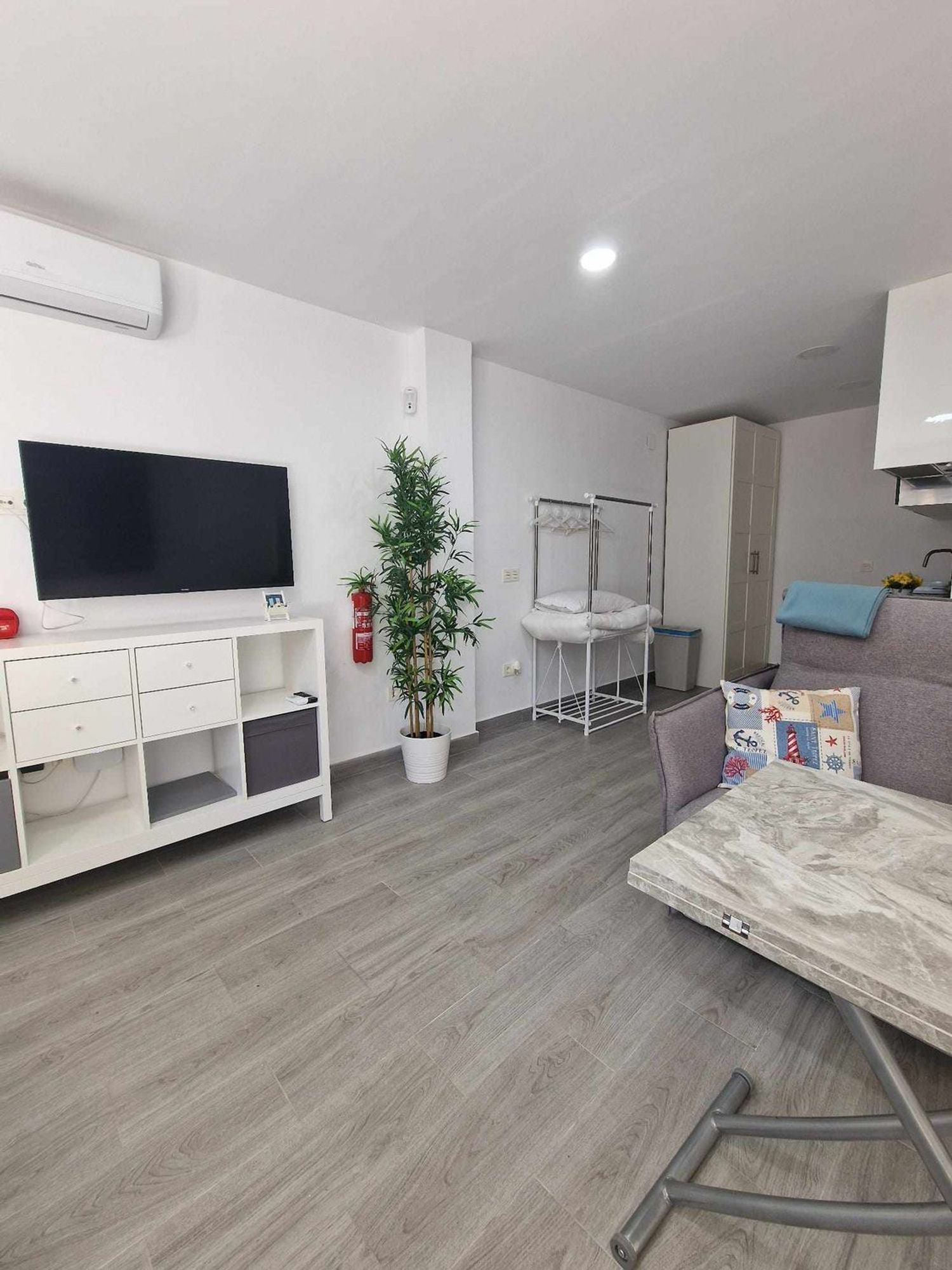 Estudio en Calle Pérez Escrich s/n - Foto 7
