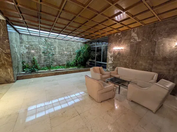 Piso en calle de la Infanta Mercedes, 96