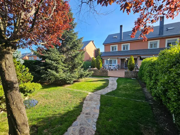 Chalet pareado en calle Miguel de Cervantes s/n - Foto 2