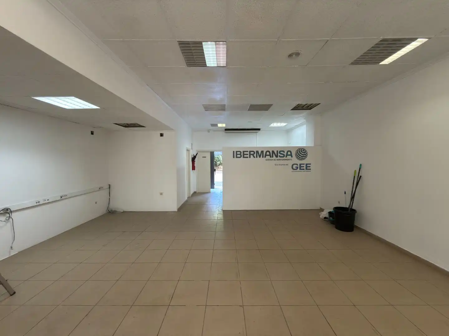 Local comercial en  Carrer d'Andrés Mancebo 38 - Foto 5