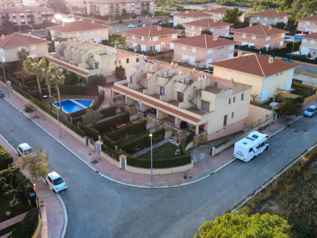 Casa adosada en  Carrer de Miquel Martí i Pol 2 - Foto 7