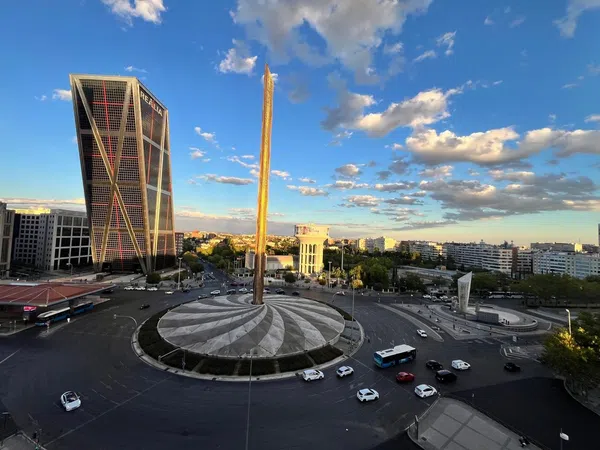 Estudio en plaza Castilla, 3