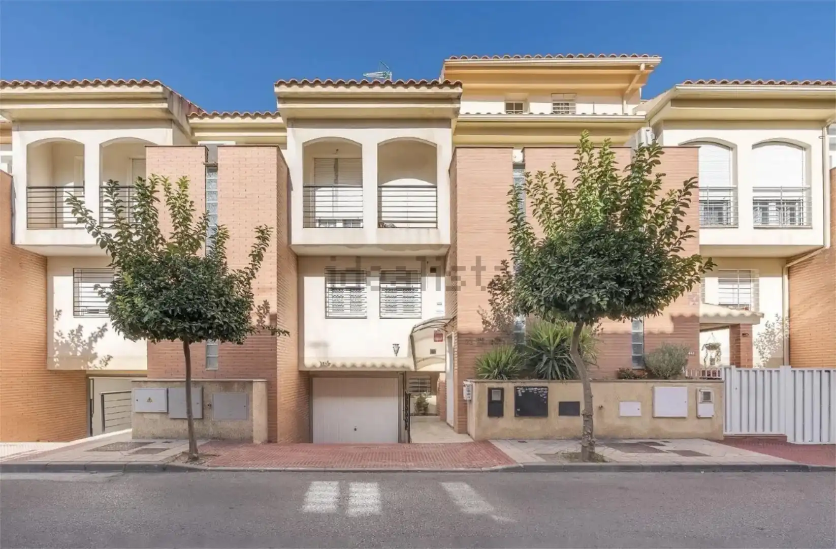 Casa adosada en  Calle Santiago Grisolía 20 - Foto 4