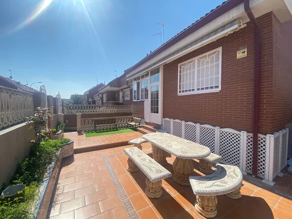 Chalet pareado en Barrio Prado de Santo Domingo - Foto 1