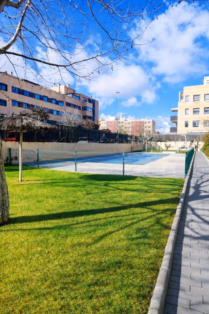 Piso en  Avenida de los Quiñones 6P
