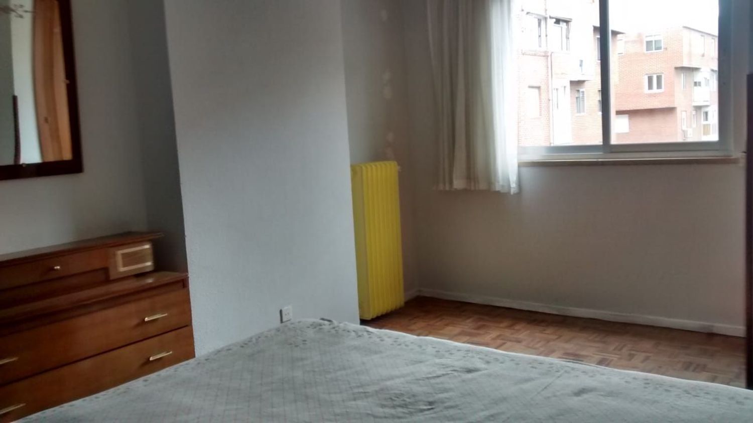 Piso en calle César González Ruano, 9